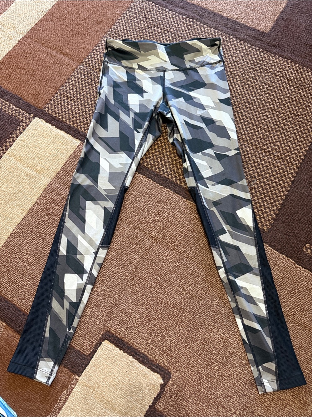 Nike Gray Black Camo Leggings